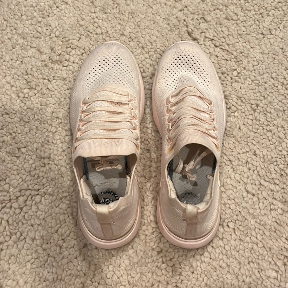 APL size 9. Runs small